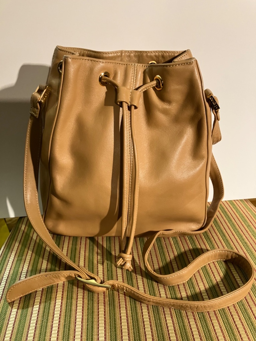 Vintage Etienne Aigner Tan Leather Drawstring Bucket Bag Crossbody Purse